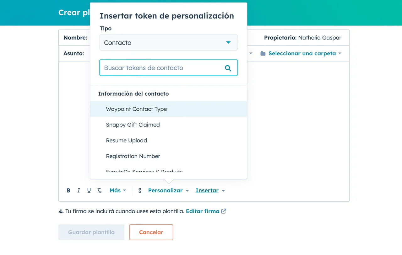 La función para agregar fichas de personalización del creador de plantillas de correos electrónicos de HubSpot.